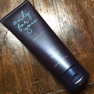 Monat flexible hair gel.
